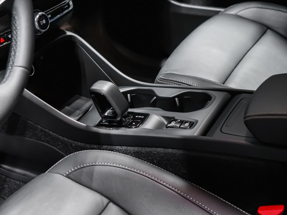 2025 Volvo XC40 B5 CORE BRIGHT CLIMATE-6