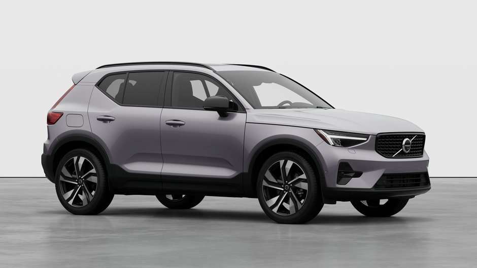 2026 Volvo XC40 Plus Dark Theme-2