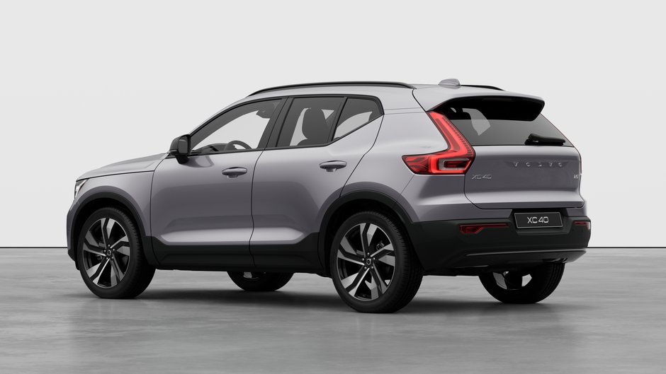2026 Volvo XC40 Plus Dark Theme-1