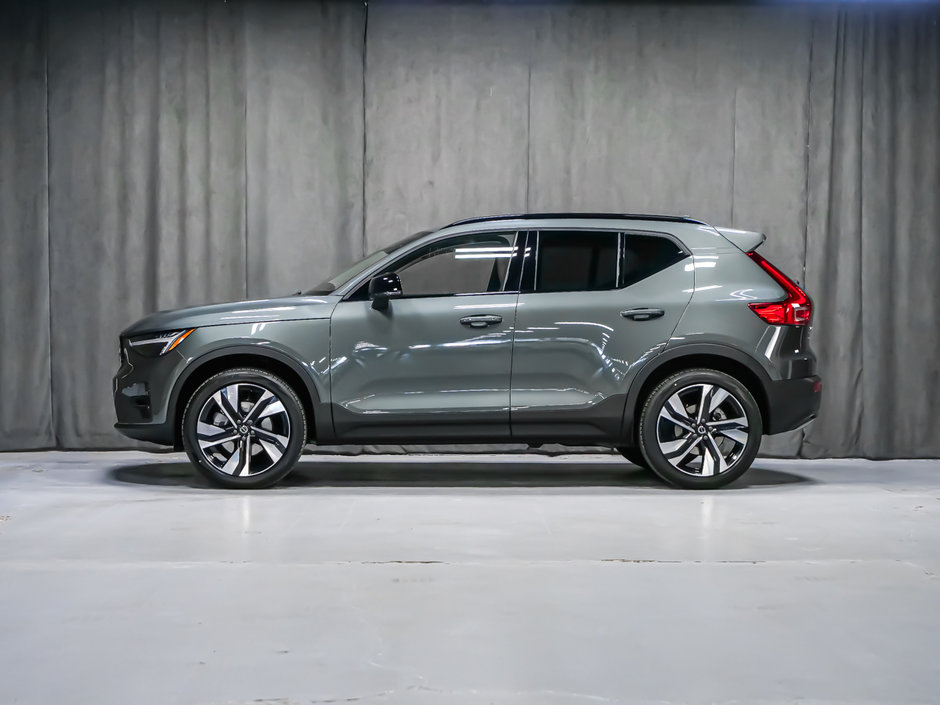 Volvo XC40 Plus Dark Theme 2026-5