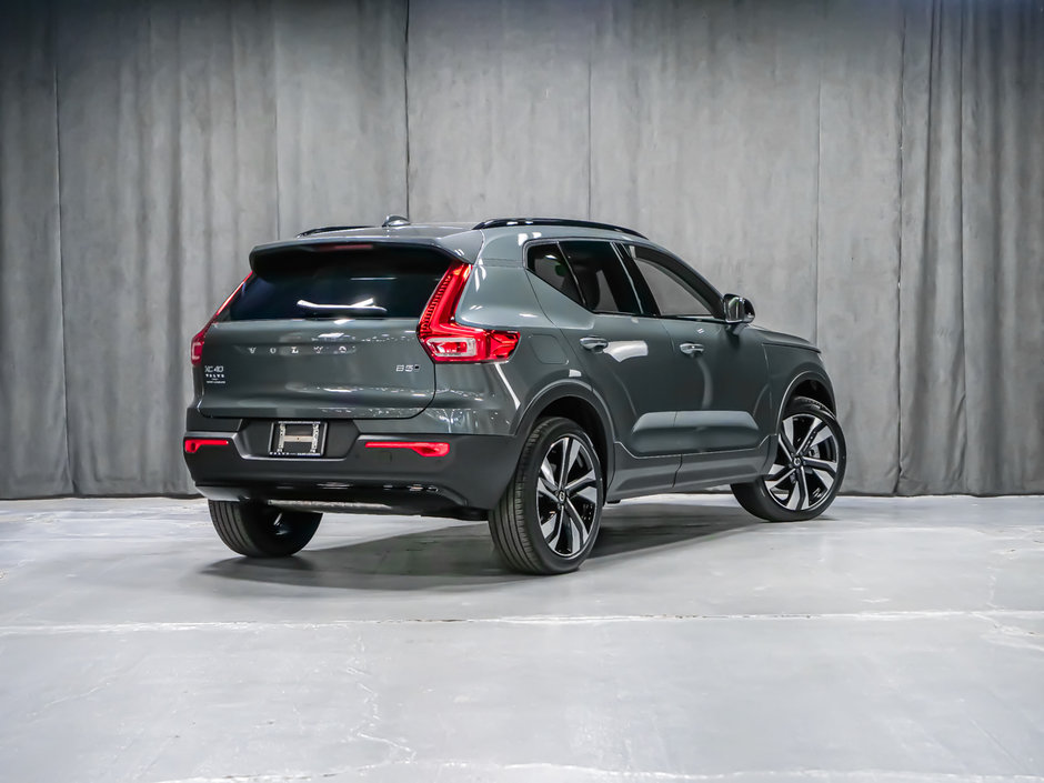 Volvo XC40 Plus Dark Theme 2026-3