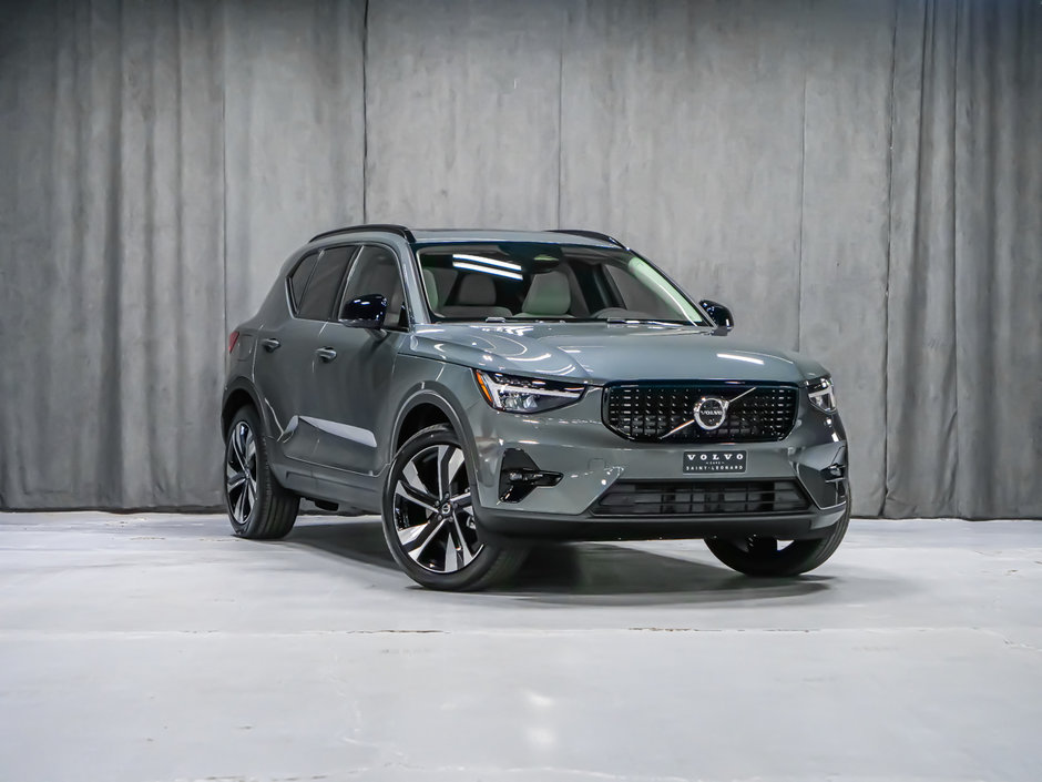 Volvo XC40 Plus Dark Theme 2026-1