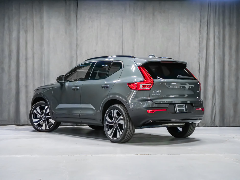Volvo XC40 Plus Dark Theme 2026-4