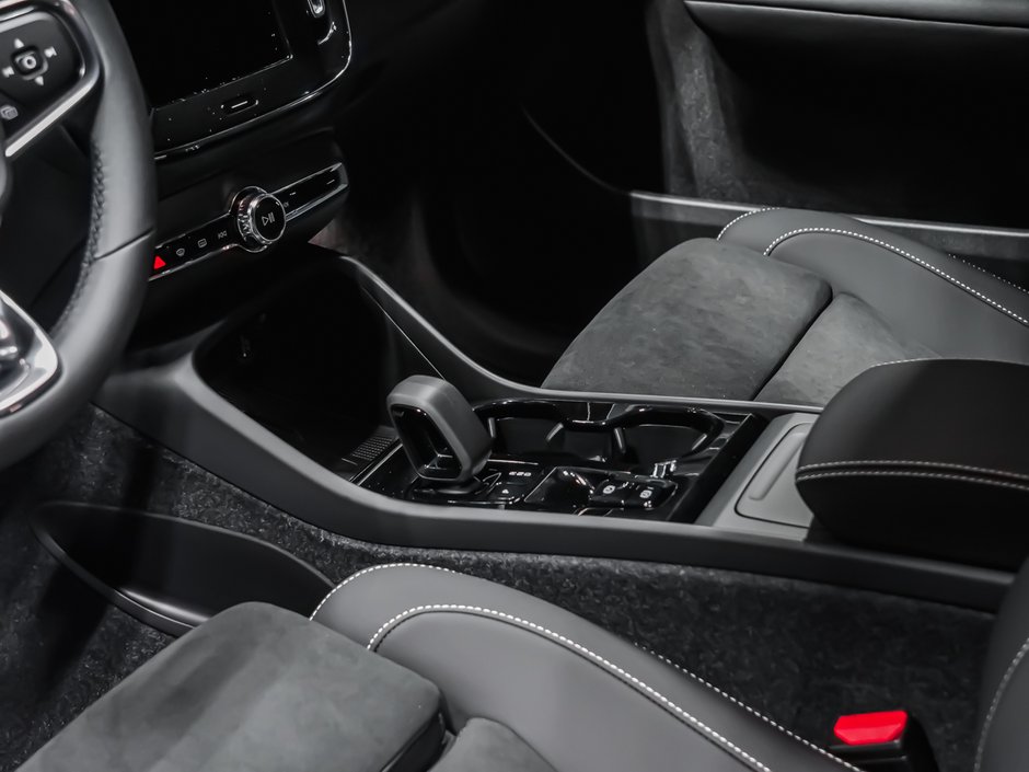 Volvo XC40 Ultra Black Edition 2026-10
