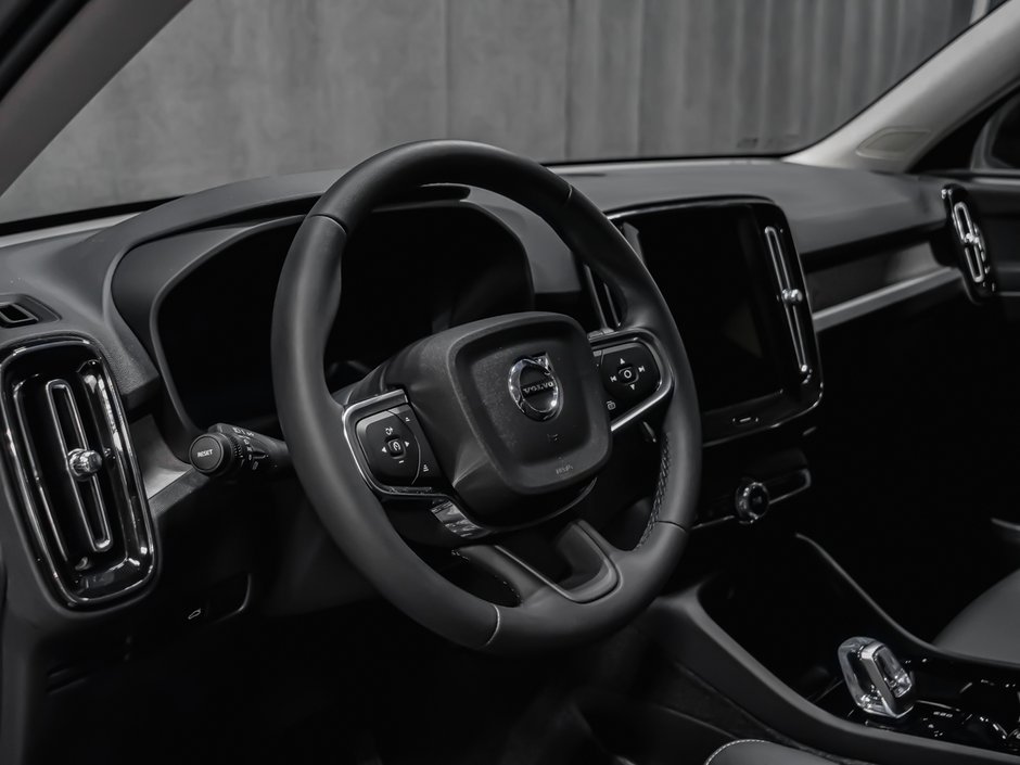 2026 Volvo XC40 Plus (Dark Theme)-8