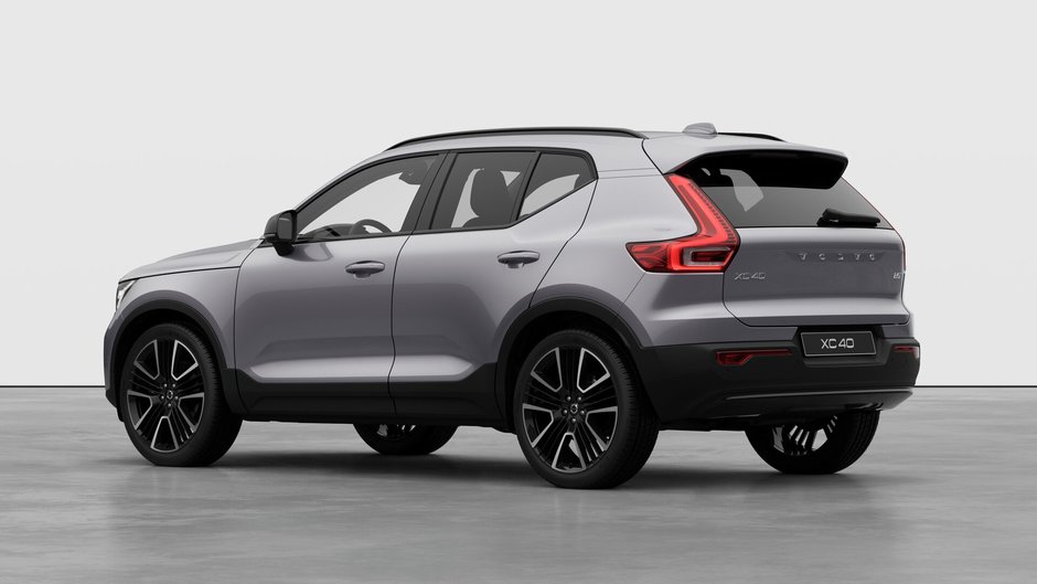 Volvo XC40 Plus Dark Theme 2026-1