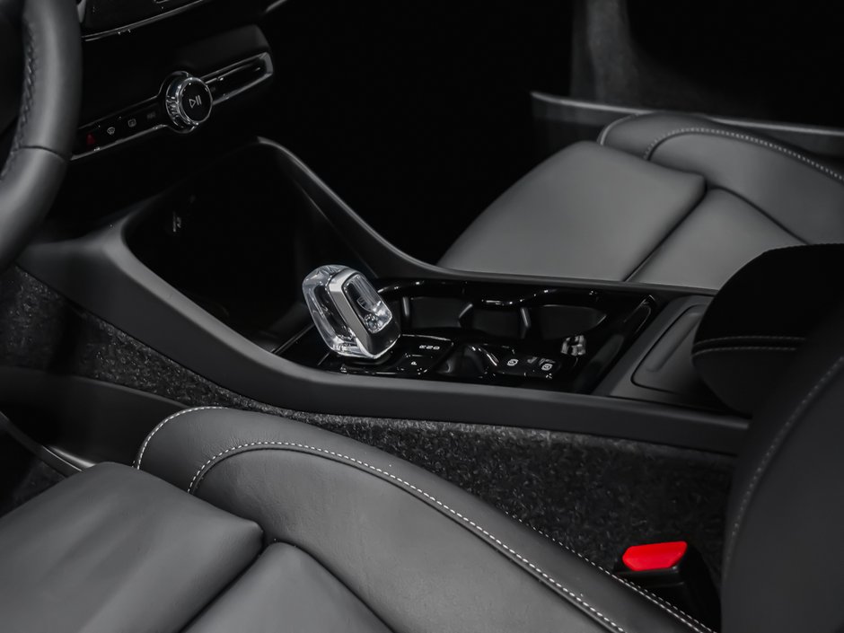 2026 Volvo XC40 Plus (Dark Theme)-7