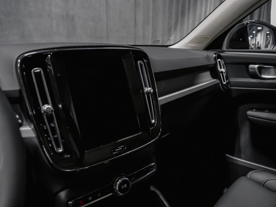 2026 Volvo XC40 Plus (Dark Theme)-11