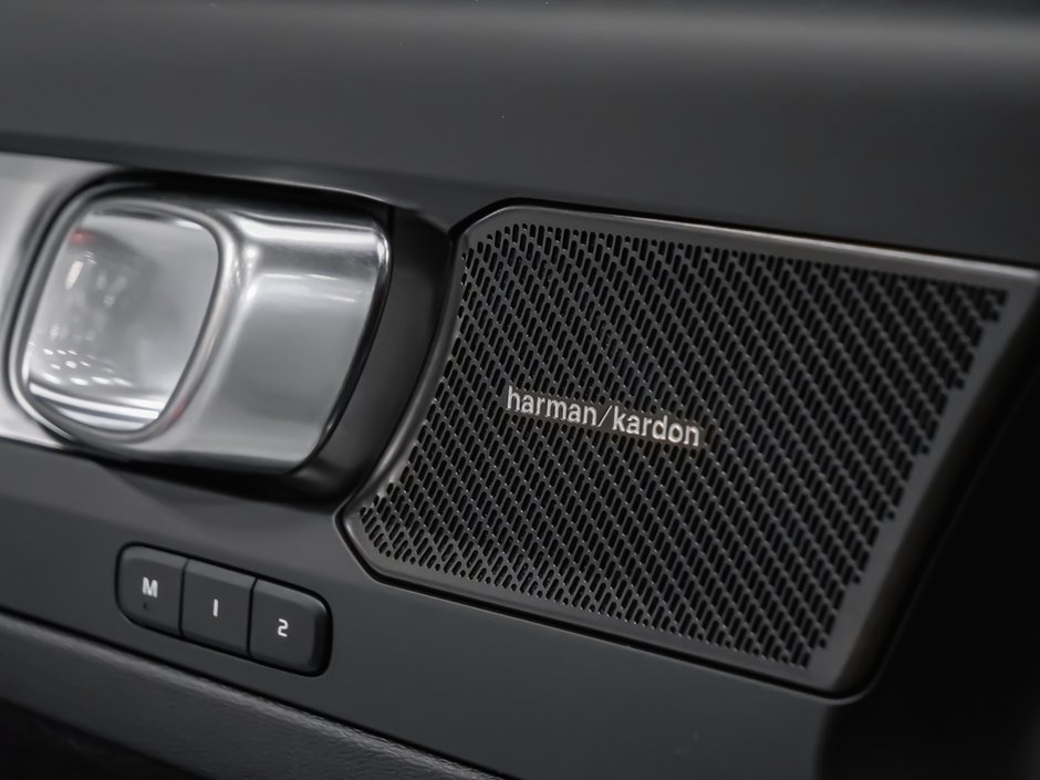 2026 Volvo XC40 Ultra Black Edition-10