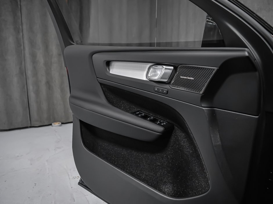 2026 Volvo XC40 Ultra Black Edition-9