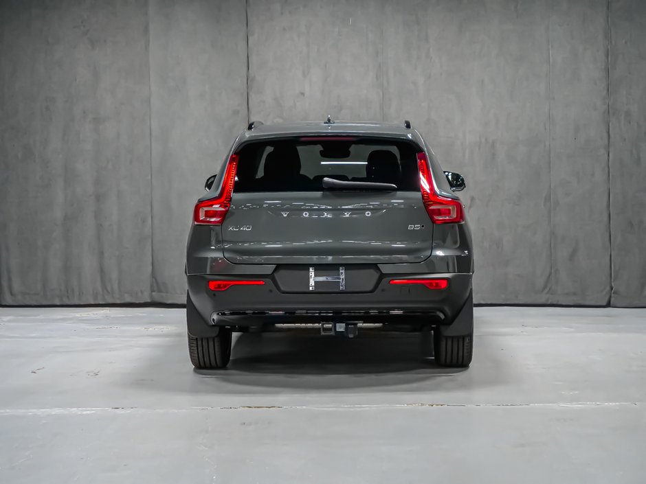 Volvo XC40 Plus (Dark Theme) 2026-5