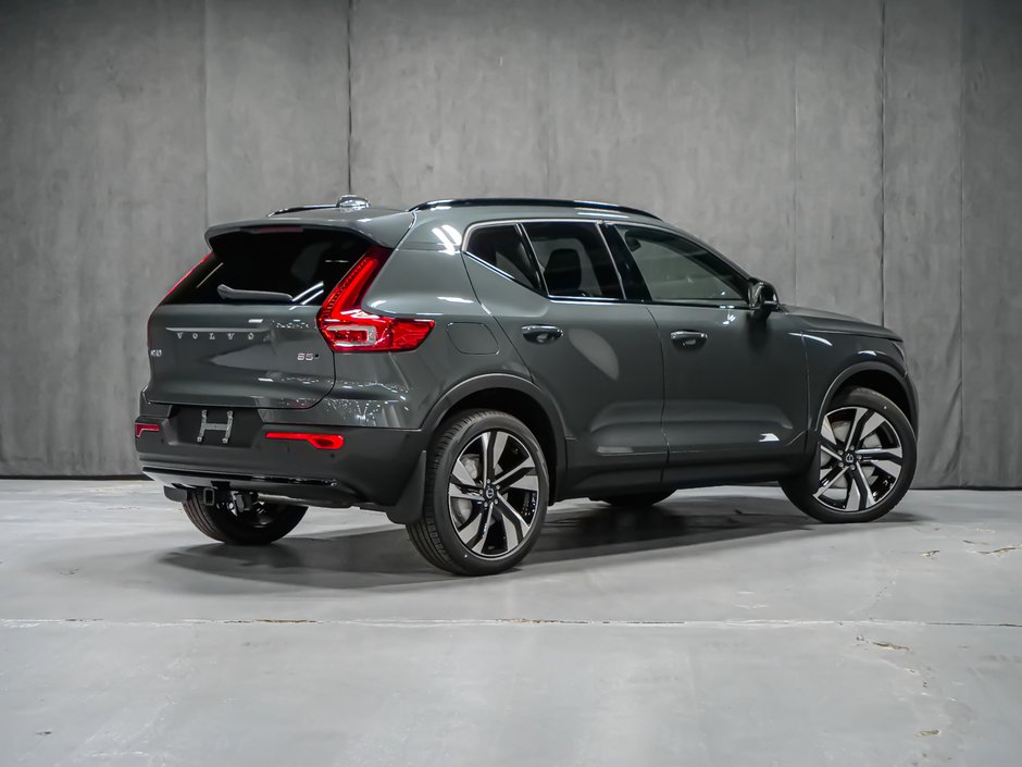 Volvo XC40 Plus (Dark Theme) 2026-3
