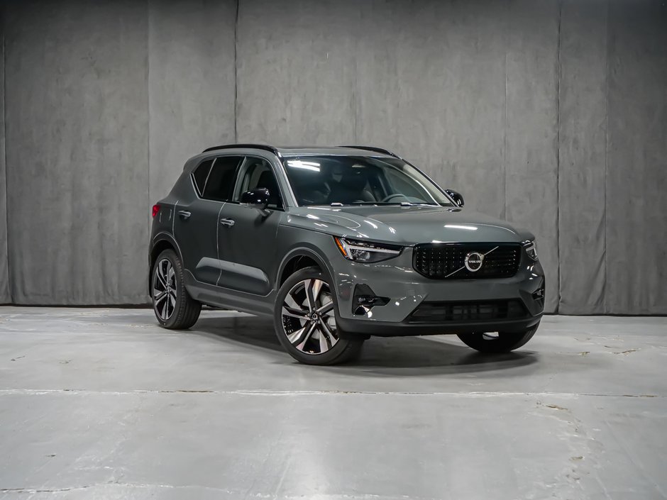 Volvo XC40 Plus (Dark Theme) 2026-1