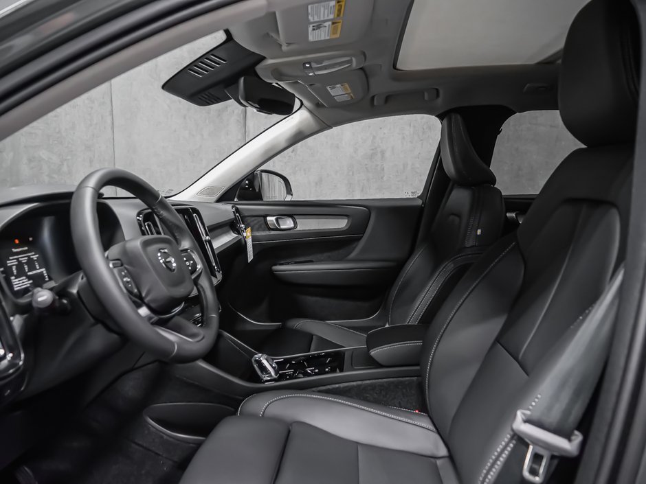 2026 Volvo XC40 Plus Dark Theme-9