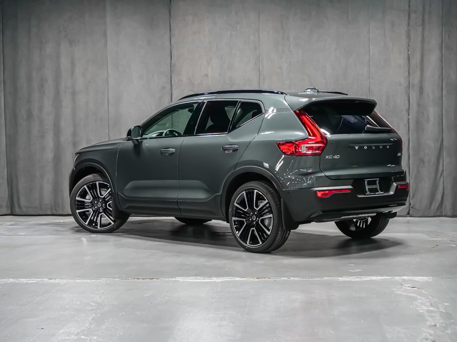2026 Volvo XC40 Plus Dark Theme-4