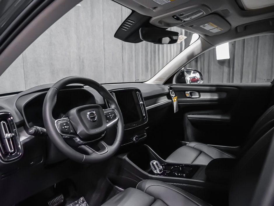 2026 Volvo XC40 Plus Dark Theme-5