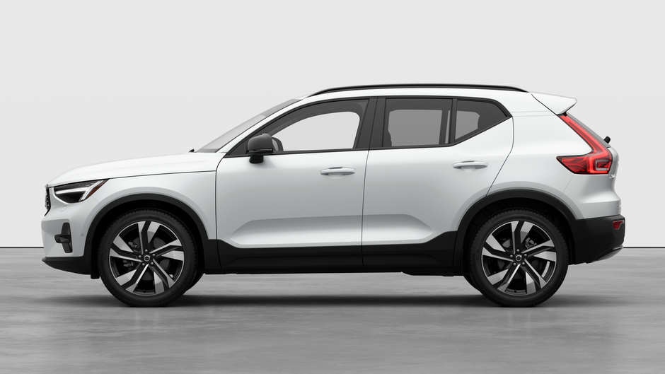 Volvo XC40 Plus Dark Theme 2026-7