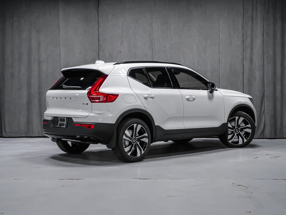 2026 Volvo XC40 Plus (Dark Theme)-3