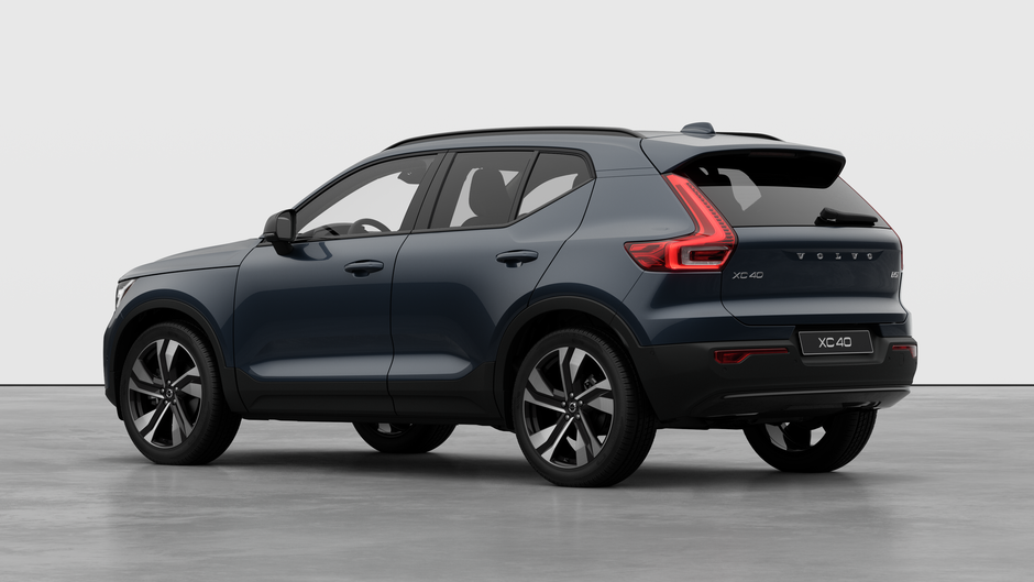 2026 Volvo XC40 Plus Dark Theme-1