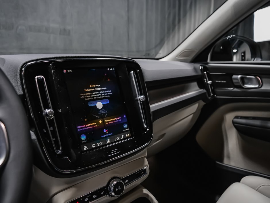 Volvo XC40 Plus (Dark Theme) 2026-8