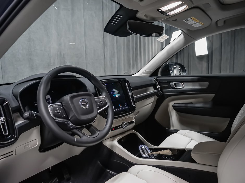 Volvo XC40 Plus (Dark Theme) 2026-6