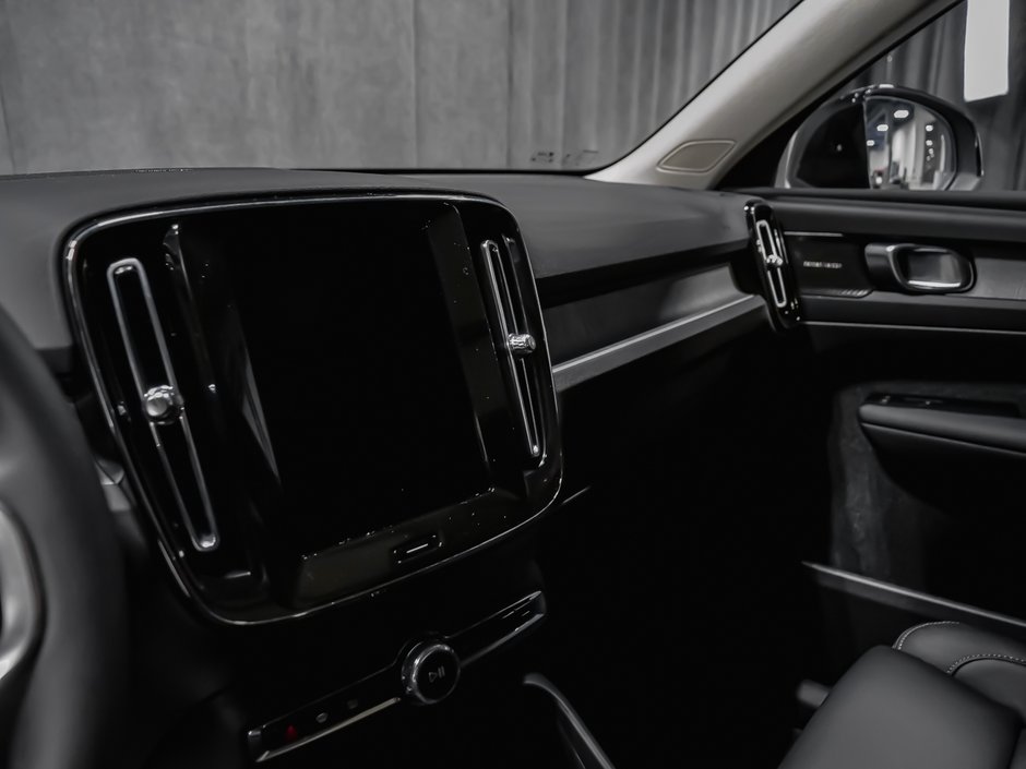 Volvo XC40 Ultra (Dark Theme) 2026-10