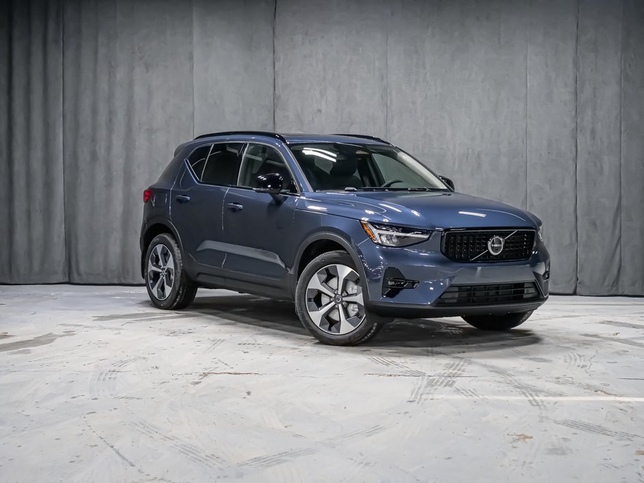 Volvo XC40 Plus (Dark Theme) 2026-1