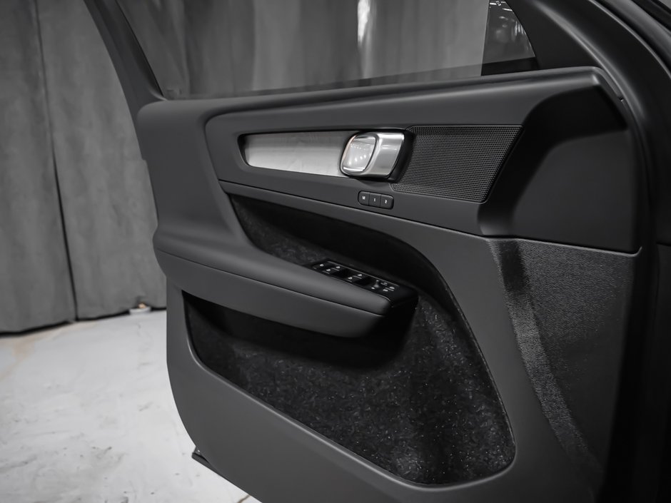 2026 Volvo XC40 Plus (Dark Theme)-8