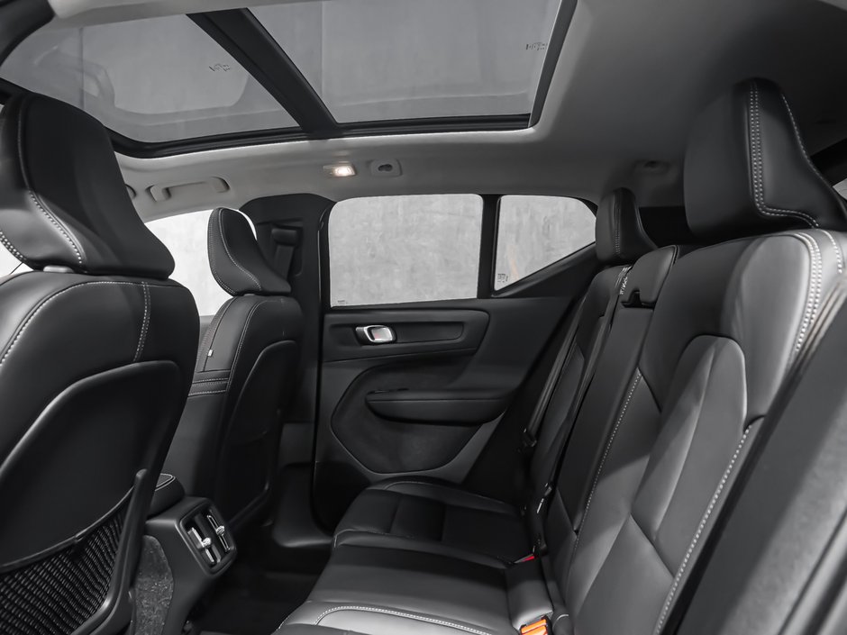 2026 Volvo XC40 Plus (Dark Theme)-10