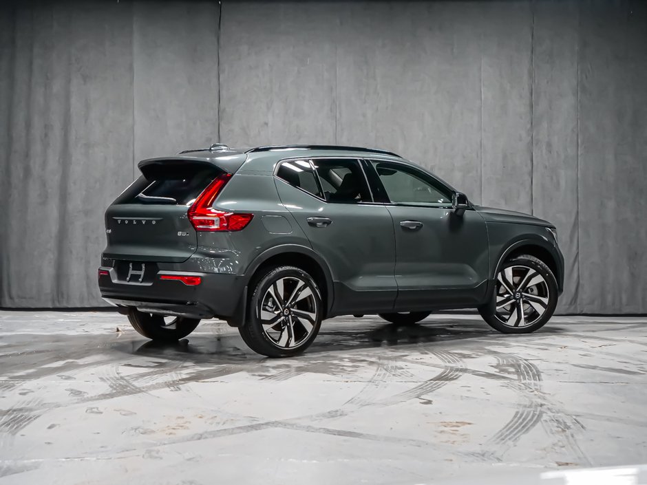 2026 Volvo XC40 Plus (Dark Theme)-4