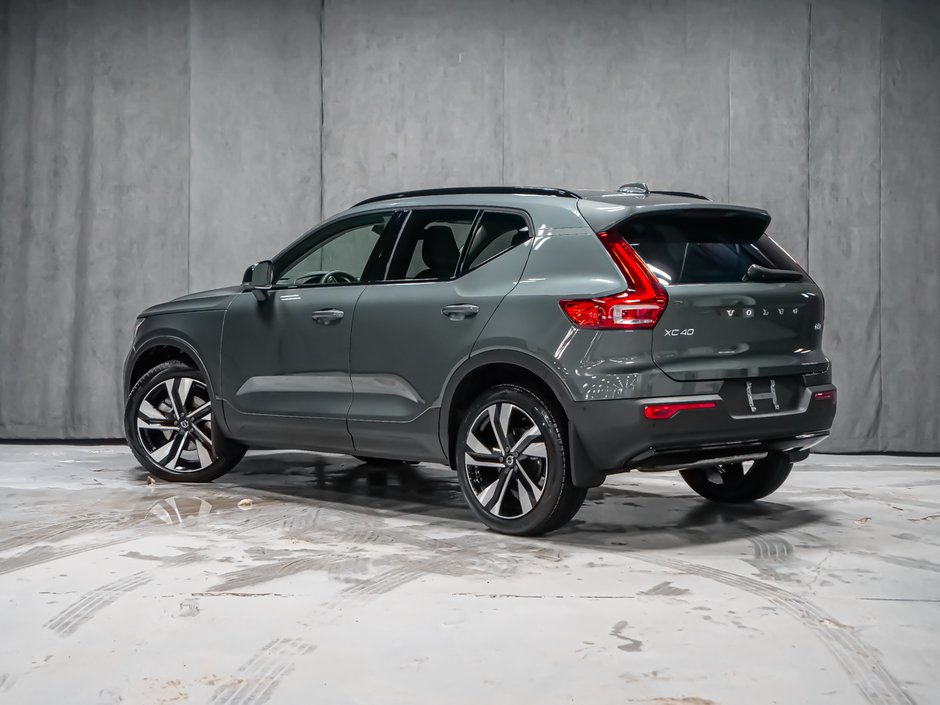 2026 Volvo XC40 Plus (Dark Theme)-3