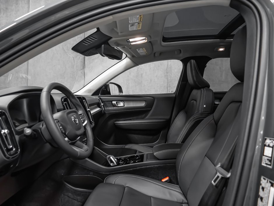 2026 Volvo XC40 Plus (Dark Theme)-9