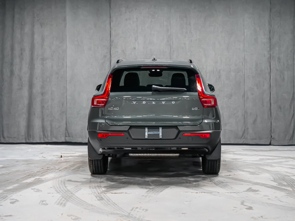 2026 Volvo XC40 Plus (Dark Theme)-5