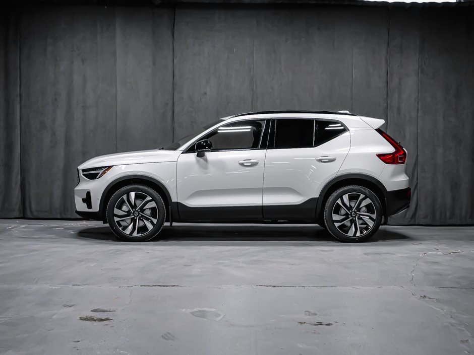 Volvo XC40 Plus (Dark Theme) 2026-3