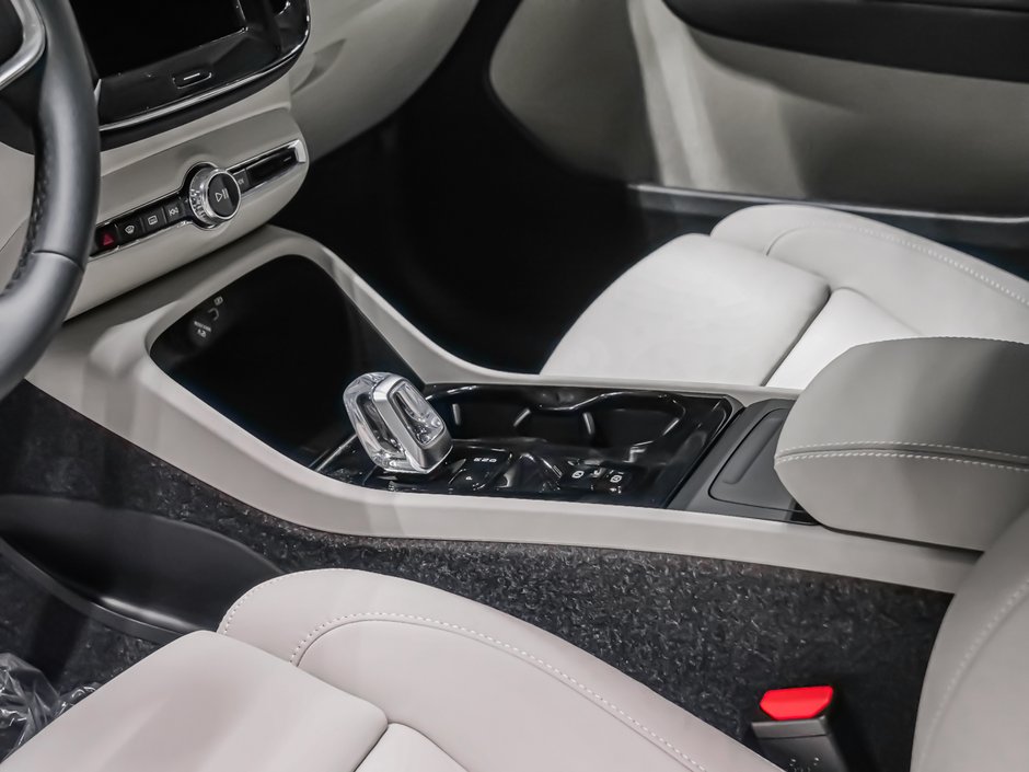 2026 Volvo XC40 Plus (Dark Theme)-7