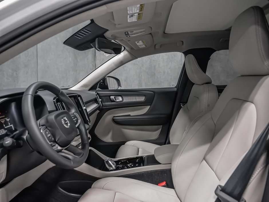 2026 Volvo XC40 Plus (Dark Theme)-11