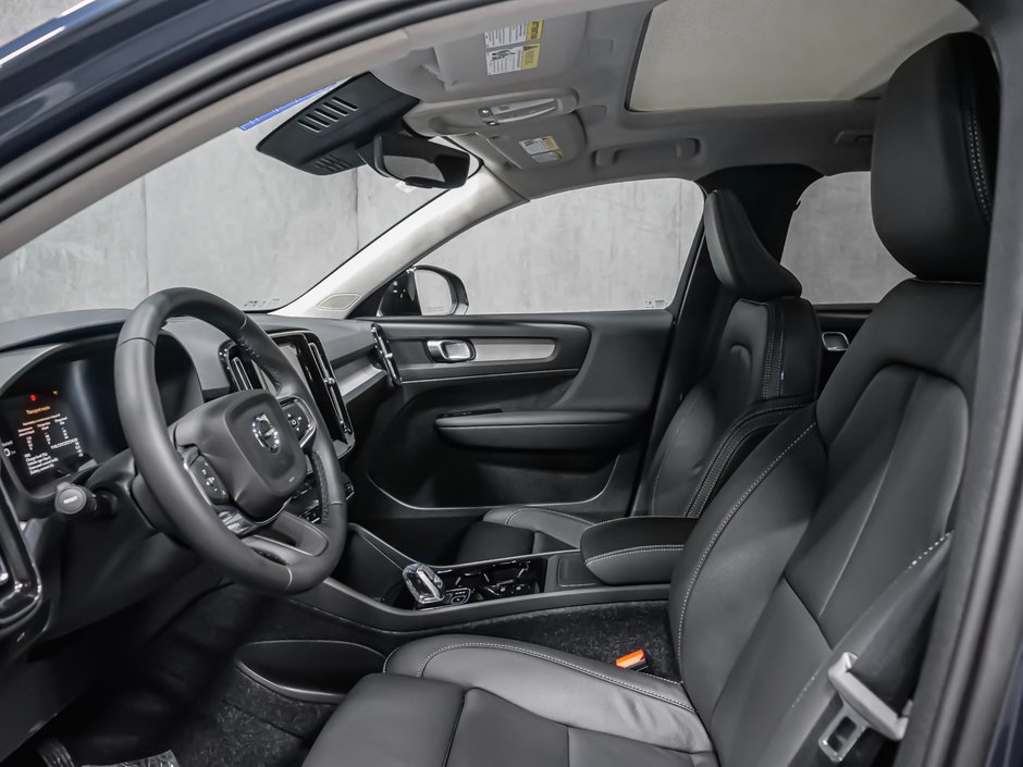 2026 Volvo XC40 Plus (Dark Theme)-10