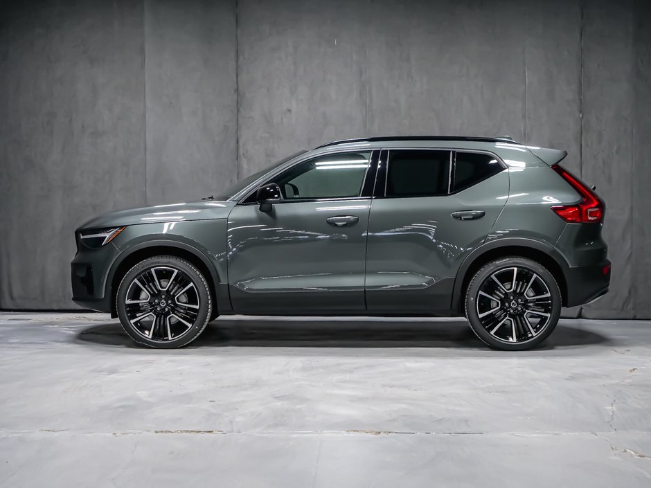 2026 Volvo XC40 Plus (Dark Theme)-2