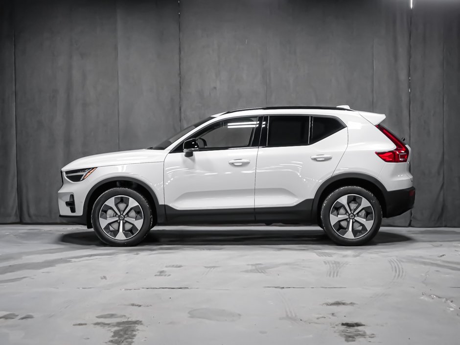Volvo XC40 Plus (Dark Theme) 2026-10