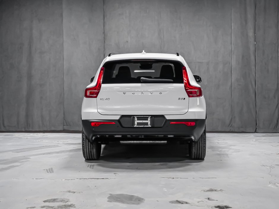 Volvo XC40 Plus (Dark Theme) 2026-3