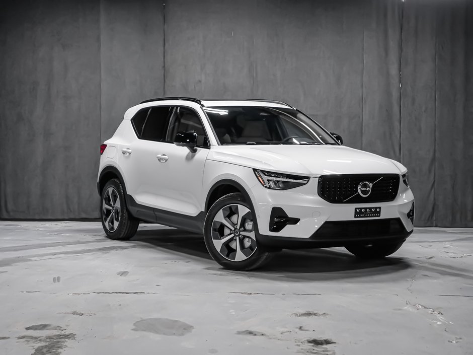 Volvo XC40 Plus (Dark Theme) 2026-1