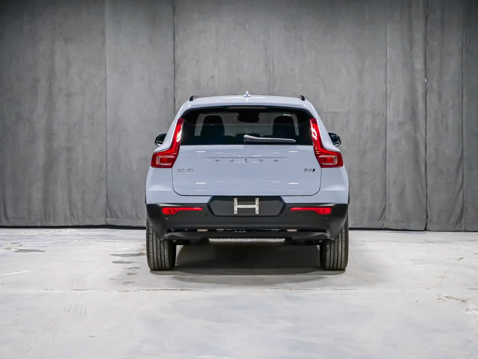Volvo XC40 Plus Dark Theme 2026-5