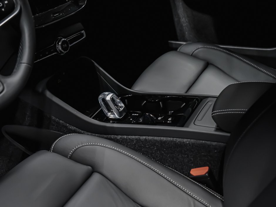 Volvo XC40 Plus Dark Theme 2026-7