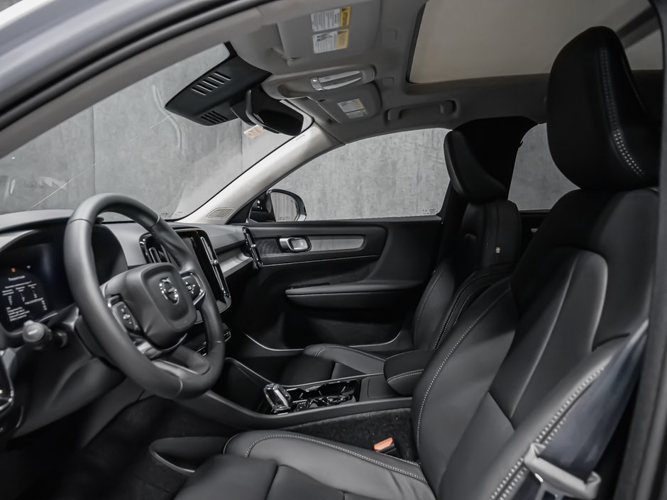 Volvo XC40 Plus Dark Theme 2026-10