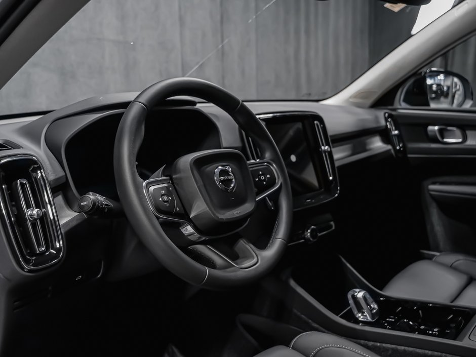 Volvo XC40 Plus Dark Theme 2026-8