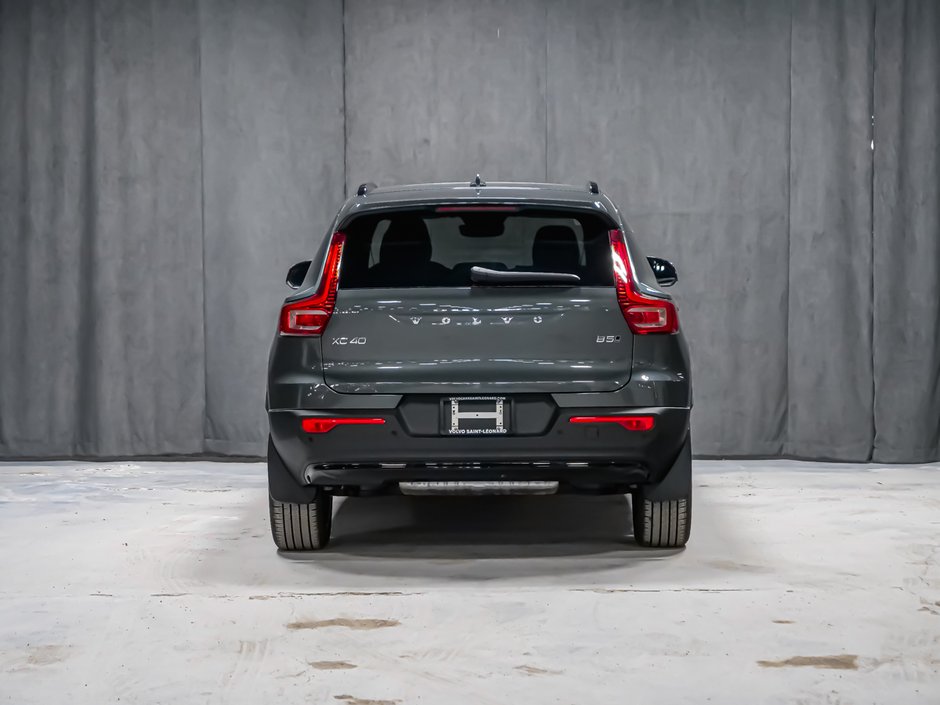 2026 Volvo XC40 Plus (Dark Theme)-5