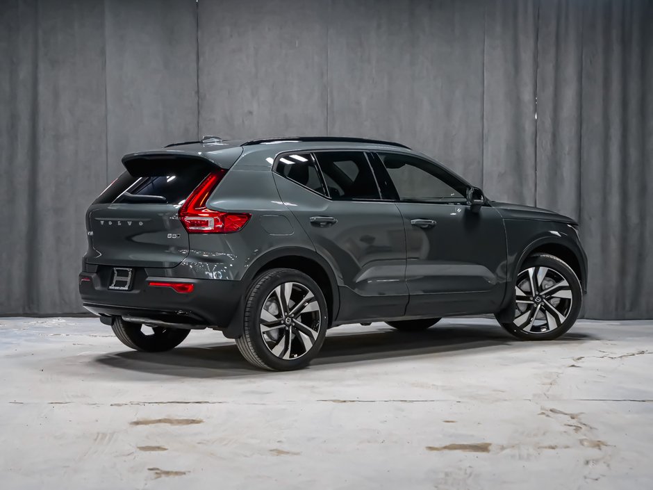 2026 Volvo XC40 Plus (Dark Theme)-3