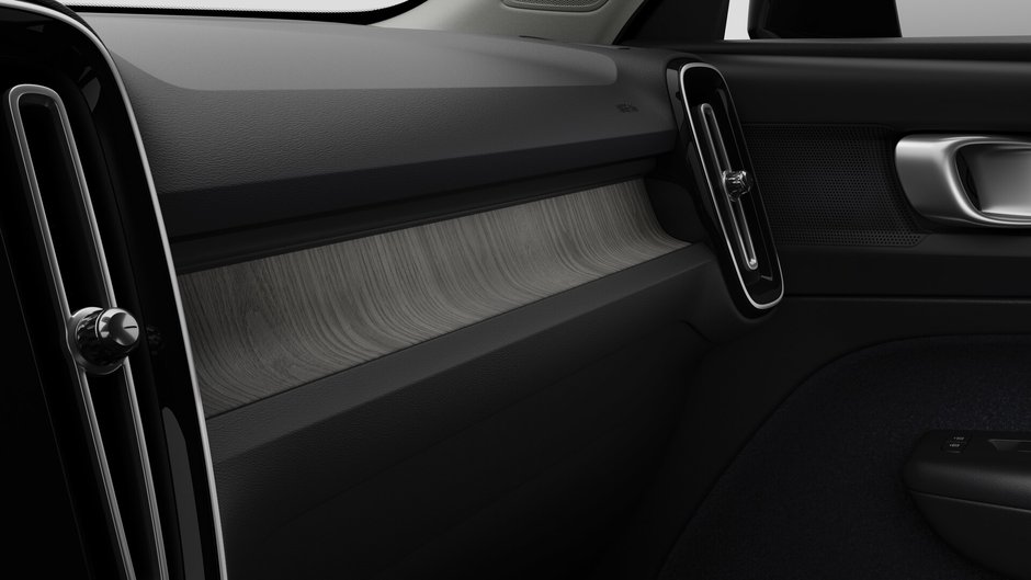 Volvo XC40 Plus (Dark Theme) 2026-8