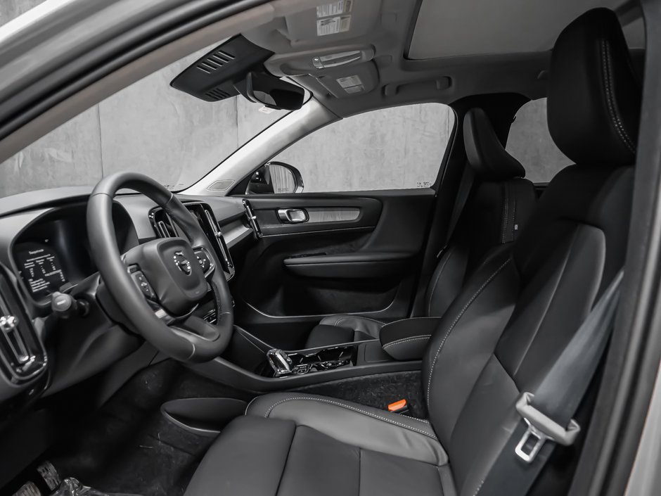 Volvo XC40 Plus (Dark Theme) 2026-9