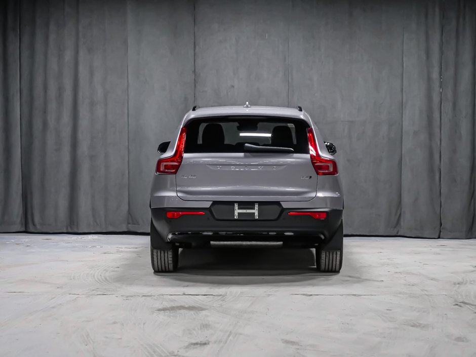 Volvo XC40 Plus (Dark Theme) 2026-5